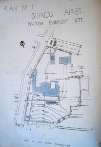 Siteplan of the Calle Anchorena residence, 1938-46, subsequently demolished to provide a garden for the Madero House (at right). The offices were later built on the site (at top) of greenhouse and garages.
