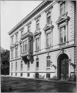 Embassy frontage to Metternichgasse.