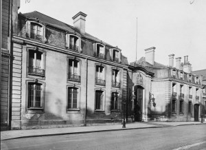 The pavilions facing 39 rue de Faubourg St Honore.