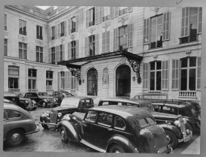 Courtyard of Pereire House, 1964