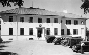 Entrance to the new wing, 1964. 