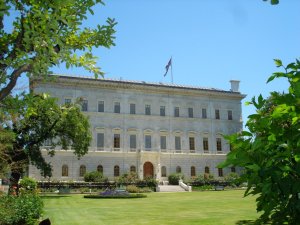 A pristine garden frontage, 2005.