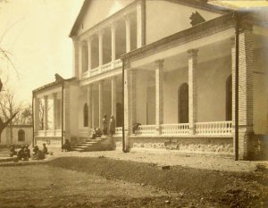 New counsellor house nearing completion, 1908.