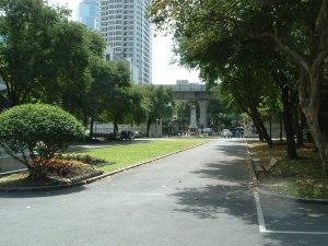 View south from centre of compound, with Skytrain over Ploenchit Road, 2003.