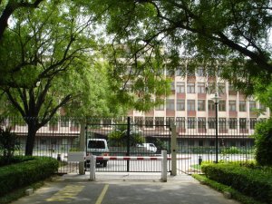 Security perimeter across Queen's Walk, 2005.