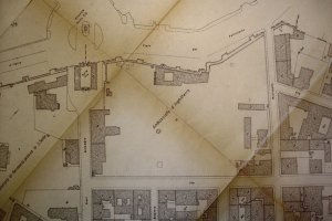 Location plan, showing 1930s hutments in south-east corner (beside private block of flats).
