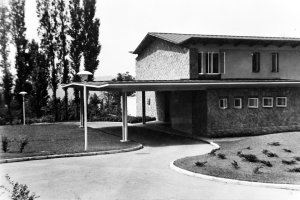 Residence porte cochere and entrance, 1964.