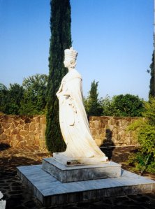 Queen Victoria in position, 1993.