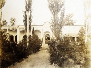 Entrance to drawing room wing.