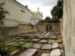 The Jewish cemetery, with Royal British Club on the left, 2005.